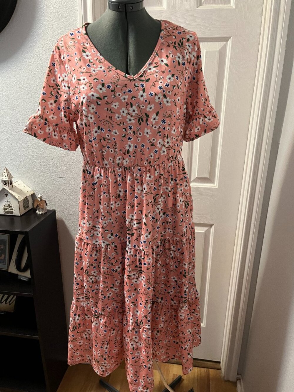 🌷 2. Salmon Pink Floral Tiered Dress with White Flowers – Size L
